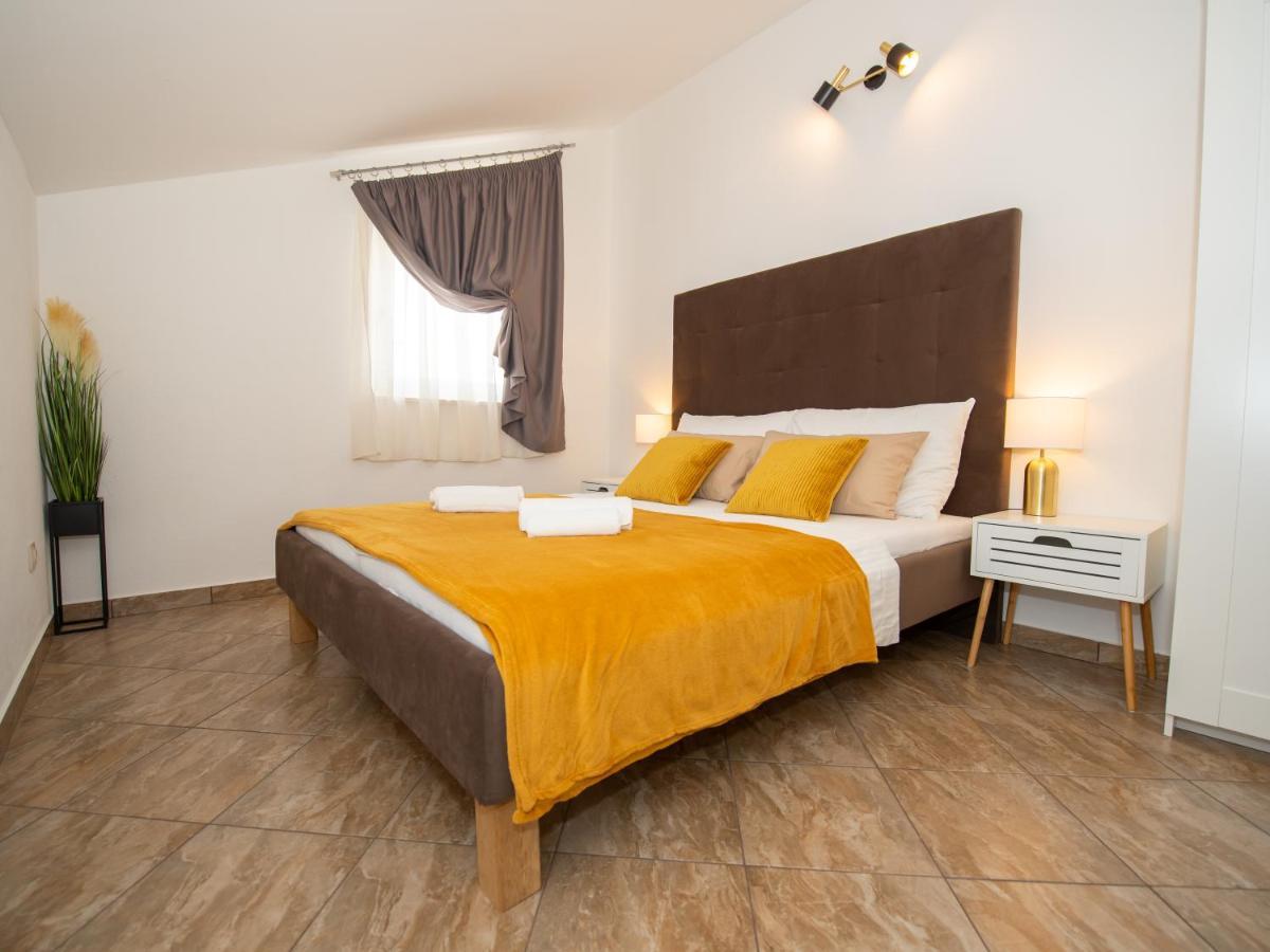 Beautiful Holiday Home "Villa Luka" Kastel Stafilic Exterior photo
