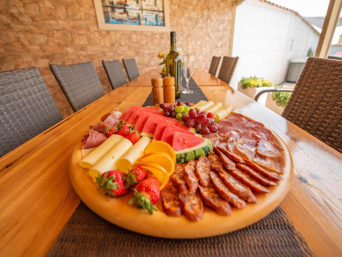 Beautiful Holiday Home "Villa Luka" Kastel Stafilic Exterior photo